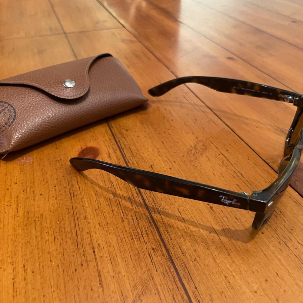 Tortoise Shell Wayfarer Ray-Bans - image 4